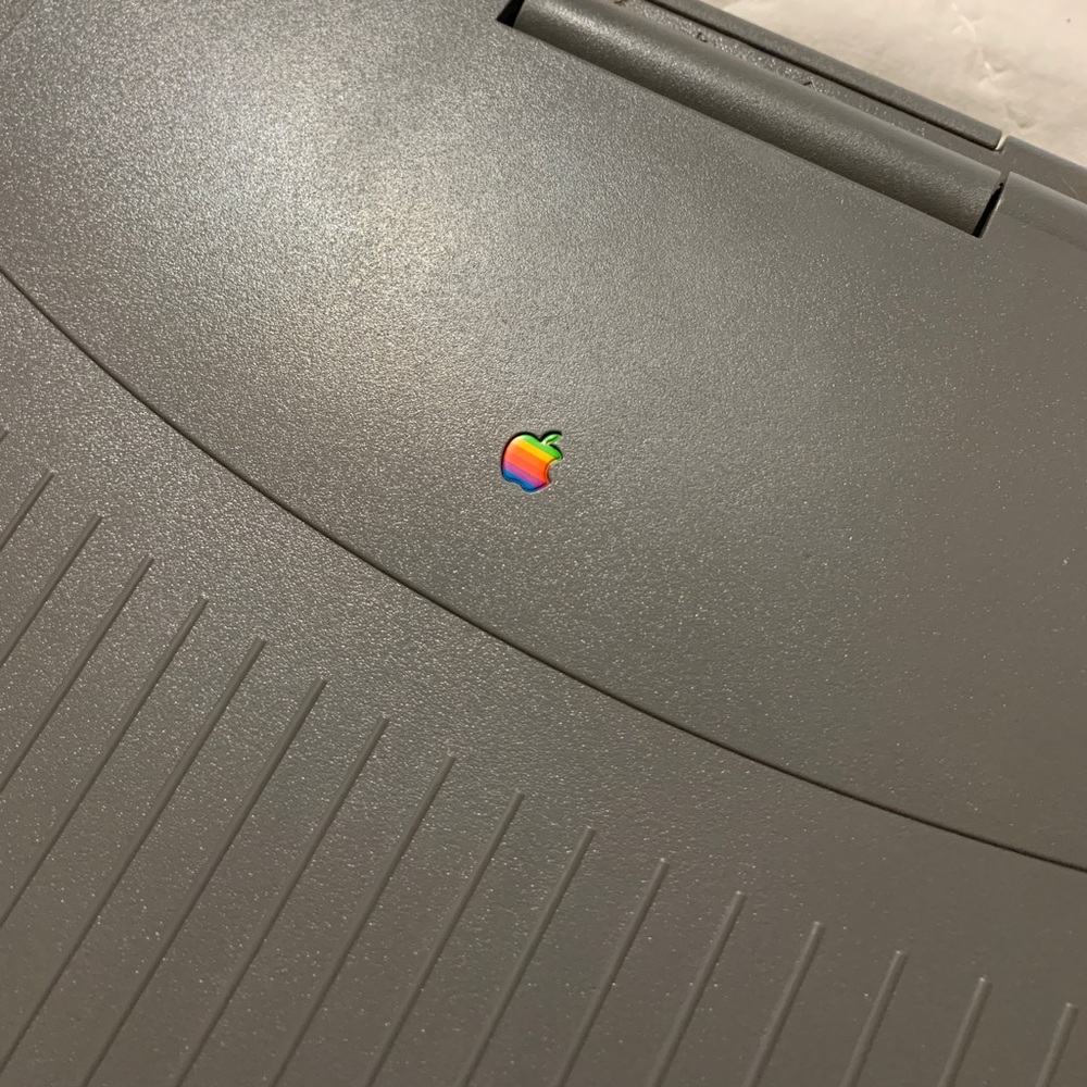 APPLE MACINTOSH POWERBOOK 165C VINTAGE LAPTOP for REPAIR OR PARTS‎